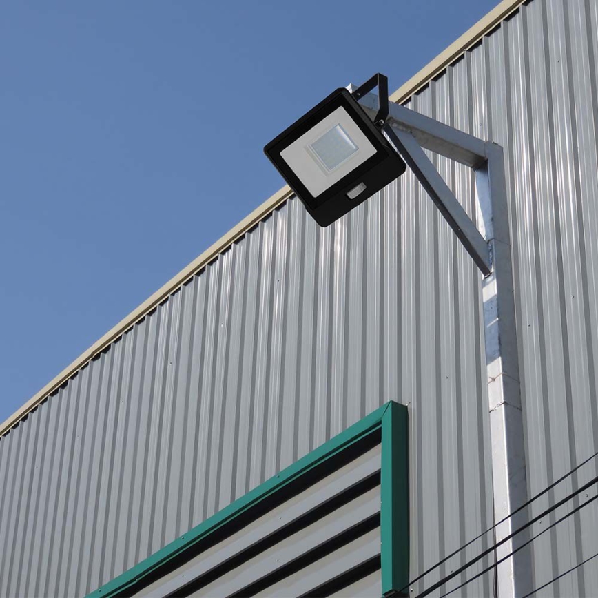 LED-Strahler mit Sensor LED/50W/230V 6500K IP65 schwarz