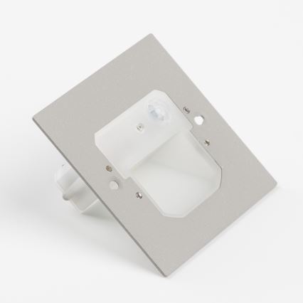 LED-Treppenleuchte mit Bewegungs- und Dämmerungssensor LED/1,5W/230V 3000/4000/6500K silber