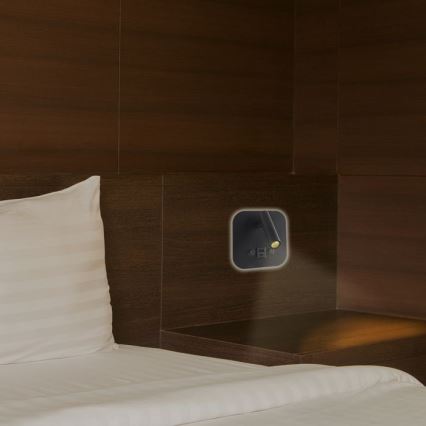 LED-Wand-Spot mit USB-Anschluss LED/8W/230V 3000K schwarz