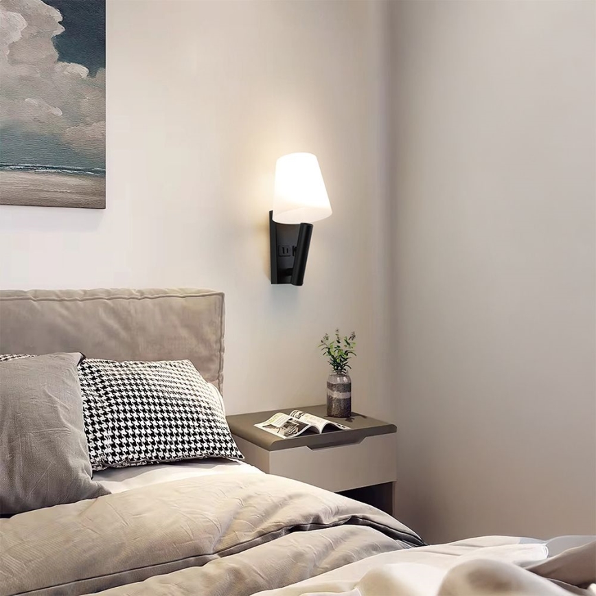 LED-Wandleuchte mit USB-Anschluss LED/2W/230V 3000K schwarz/weiß