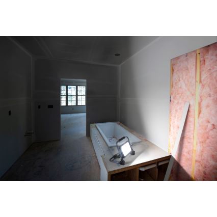 Ledvance - Dimmbarer, aufladbarer LED-Outdoor-Strahler WORKLIGHT BATTERY LED/30W/5V 2200 mAh IP54