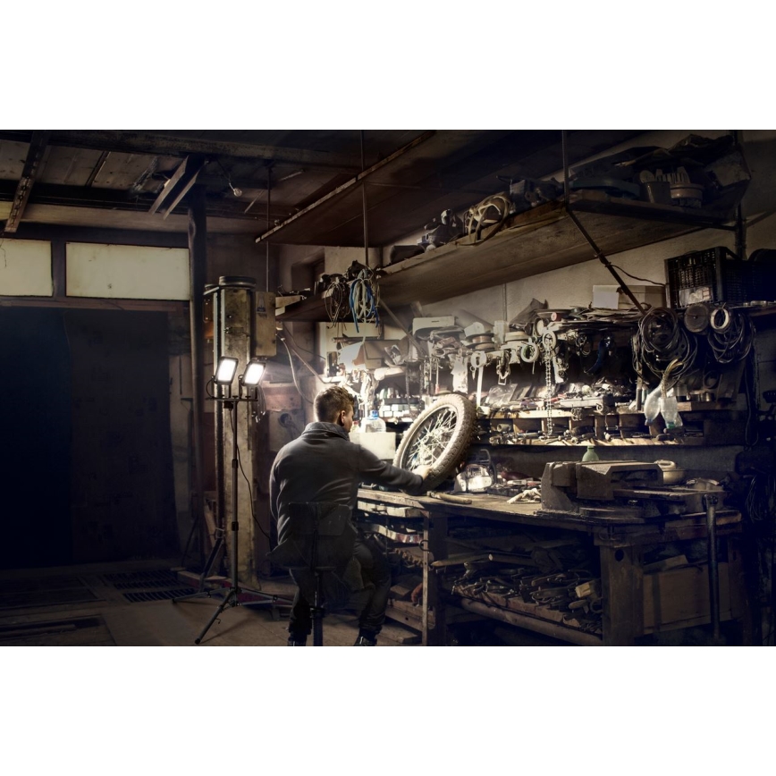 Ledvance - LED Außenstrahler mit Halterung WORKLIGHT TRIPOD 2xLED/10W/230V 6500K IP65