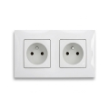 Legrand - Doppelsteckdose für den Wohnbereich mit Rahmen NILOE 250V weiß