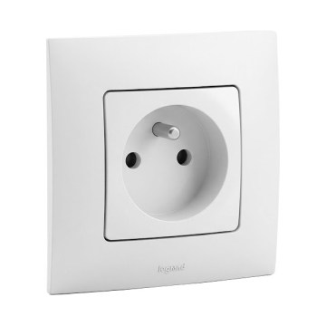 Legrand - Steckdose für den Wohnbereich mit Rahmen NILOE 250V weiß