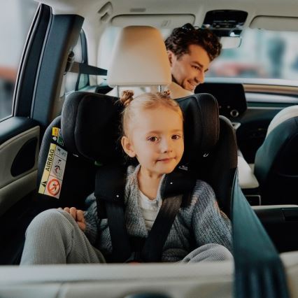 Lionelo - drehbarer Autokindersitz BRAVE i-Size 40-150 cm mit Basis, Schwarz-Carbon