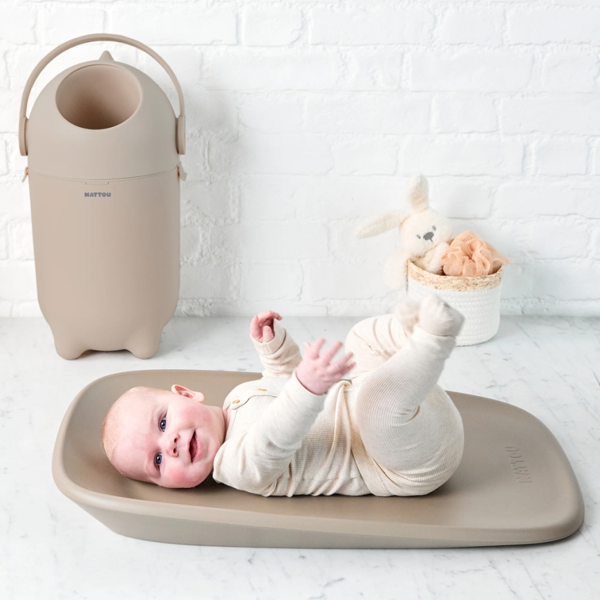 Nattou - Windeleimer und Wickelauflage SOFTY 50x70 cm braun