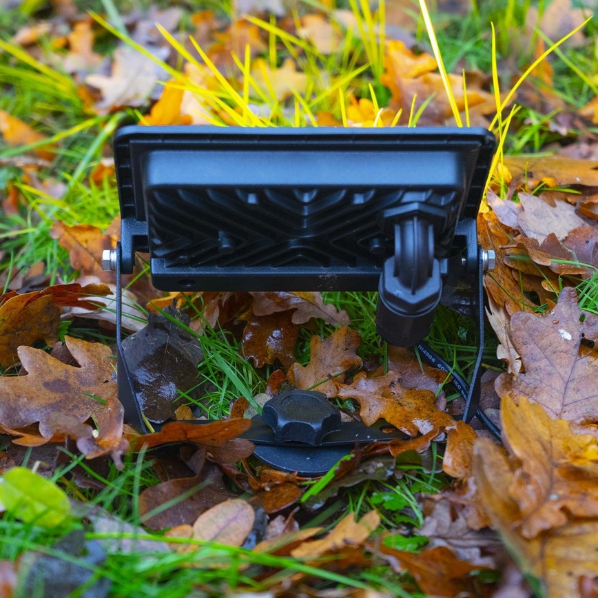 Dimmbarer LED RGBW Reflektor SmartLife LED/20W/230V Wi-Fi IP65 2700-6500K