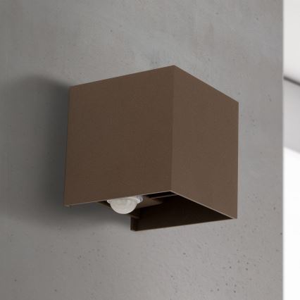 Außenwandleuchte mit Bewegungs- und Dämmerungssensor CUBE-S LED/13W/230V IP54 braun