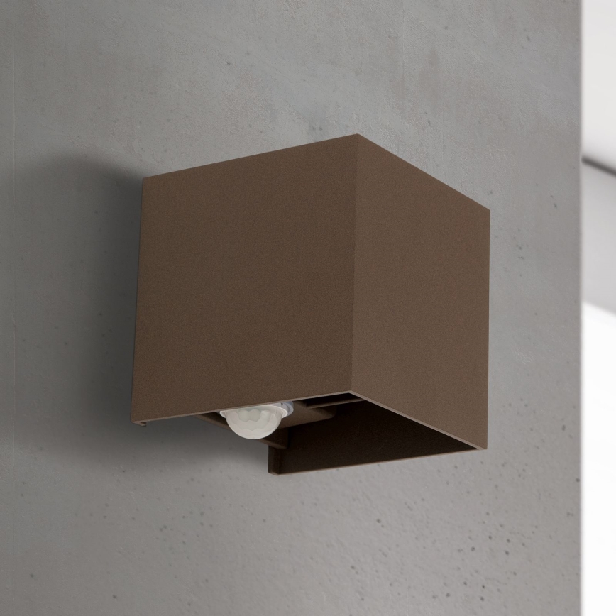 Außenwandleuchte mit Bewegungs- und Dämmerungssensor CUBE-S LED/13W/230V IP54 braun