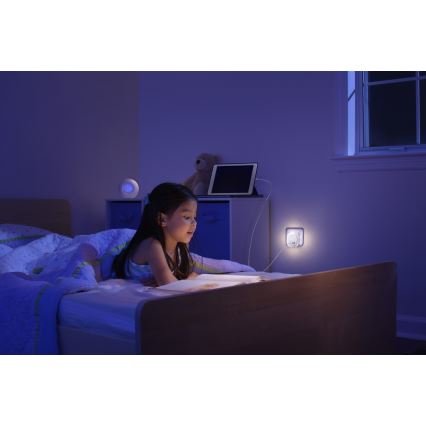 Osram - LED-Nachtlicht zum Einstecken mit Sensor und USB LUNETTA LED/12,5W/230V weiß