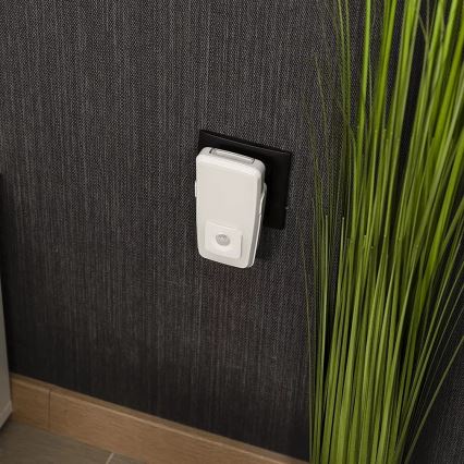 Osram - LED-Orientierungsleuchte für Steckdose mit Sensor LUNETTA LED/2W/230V