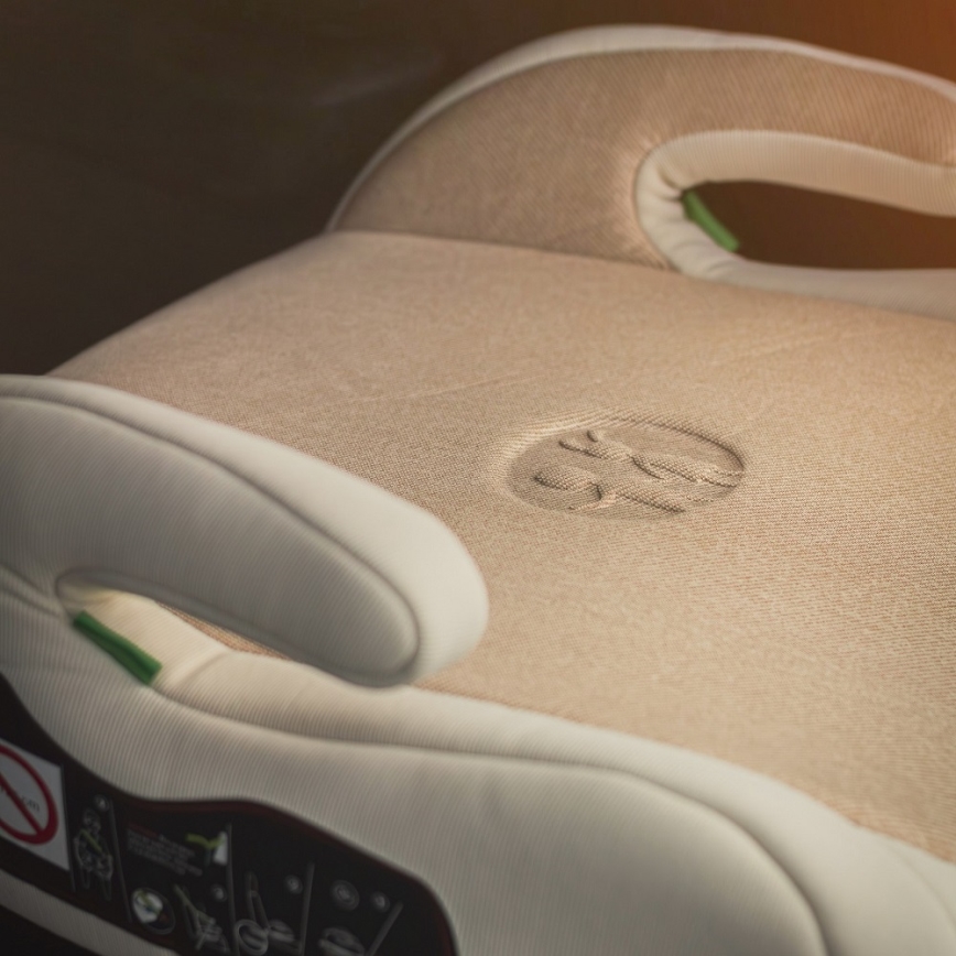 PETITE&MARS - Auto-Sitzerhöhung OPTIMUS PRO i-Größe 125-150 cm (22-36 kg) beige