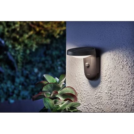 Philips - LED Solar-Wandleuchte mit Bewegungs- und Dämmerungssensor LED/1,2W/4V 1800 mAh 4000K IP44