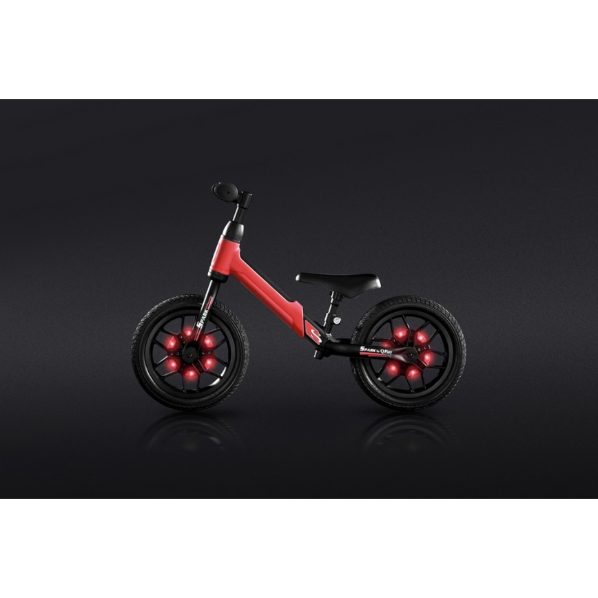 QPlay - Laufrad mit LED-Lichtern in den Rädern SPARK Rot