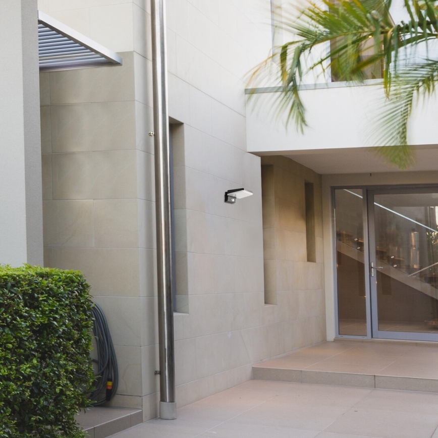 Rabalux - LED dimmbare Solar-Wandleuchte mit Sensor LED/4,4W/3,7V IP54 schwarz 2200 mAh