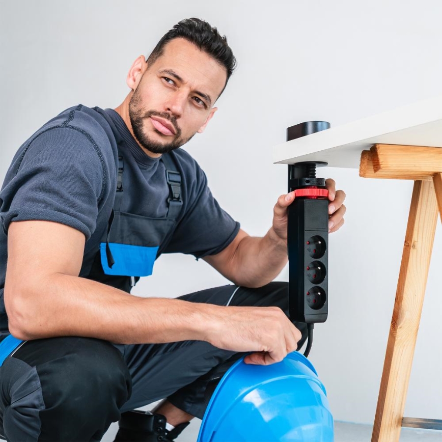 Steckdosenleiste mit Tischklemme, 3× Steckdosen (Typ E) + 2× USB-A + 1× USB-C, 1,5 m, schwarz