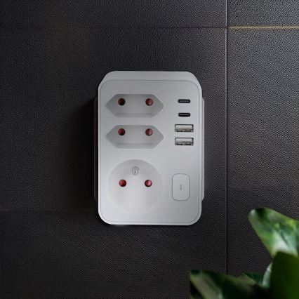 Steckdosenverteiler 1x16A+2x 2,5A mit 2xUSB A+C Ladegerät weiß