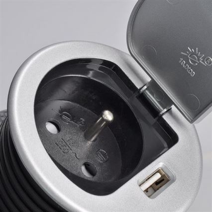 Eingebaute USB-Steckdose mit Deckel 230V