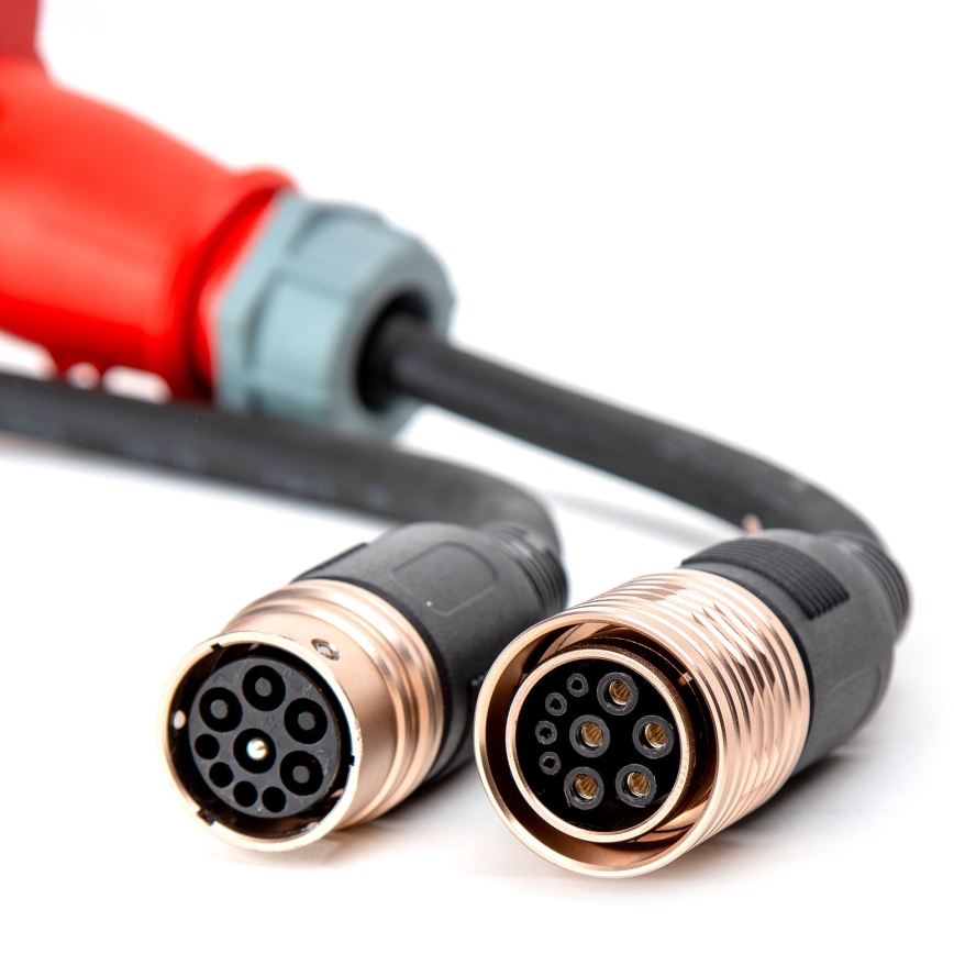 Tragbares Ladegerät für Elektrofahrzeuge mit 4 Type-2-Adaptern 32A/480V 22kW 5m IP67