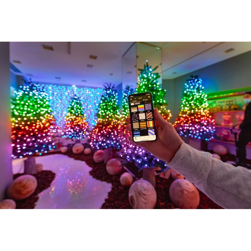 Twinkly - Dimmbare LED-RGBW-Weihnachtslichterkette für den Außenbereich STRINGS 400xLED 35,5m IP44 Wi-Fi