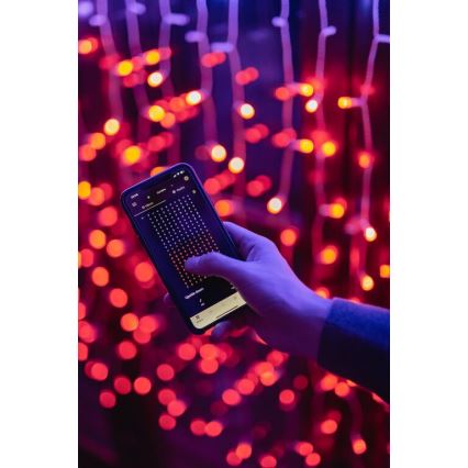 Twinkly - Dimmbarer LED-RGBW-Weihnachtsvorhang für den Außenbereich CURTAIN 210xLED 6,1m IP44 Wi-Fi