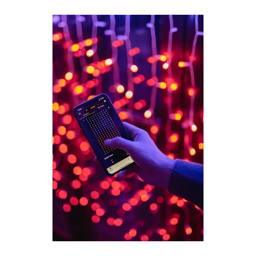 Twinkly - Dimmbarer LED-RGBW-Weihnachtsvorhang für den Außenbereich CURTAIN 210xLED 6,1m IP44 Wi-Fi