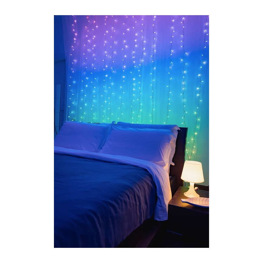Twinkly - Dimmbarer LED-RGBW-Weihnachtsvorhang für den Außenbereich CURTAIN 210xLED 6,1m IP44 Wi-Fi