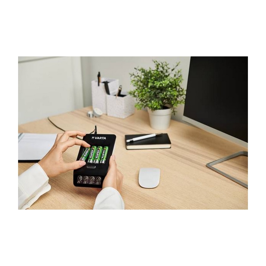 Varta 40084  - LCD-Smart-Ladegerät ULTRA FAST+  4xNiMH AA 2100 mAh 230V