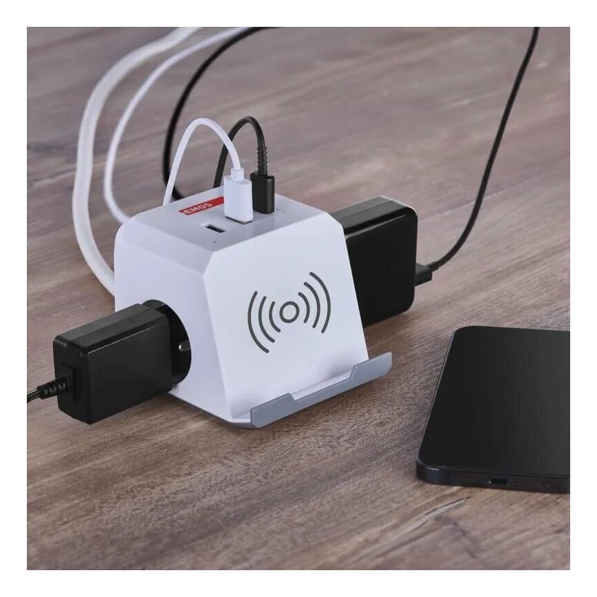 Verlängerungskabel mit Steckdosenleiste und kabellosem QI-Ladegerät 2x USB-A + 1x USB-C, 2 m, weiß