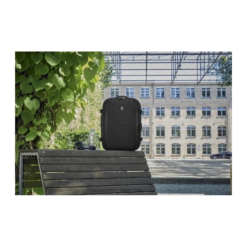 Victorinox - Erweiterbarer Rucksack Crosslight Boarding 37 l schwarz