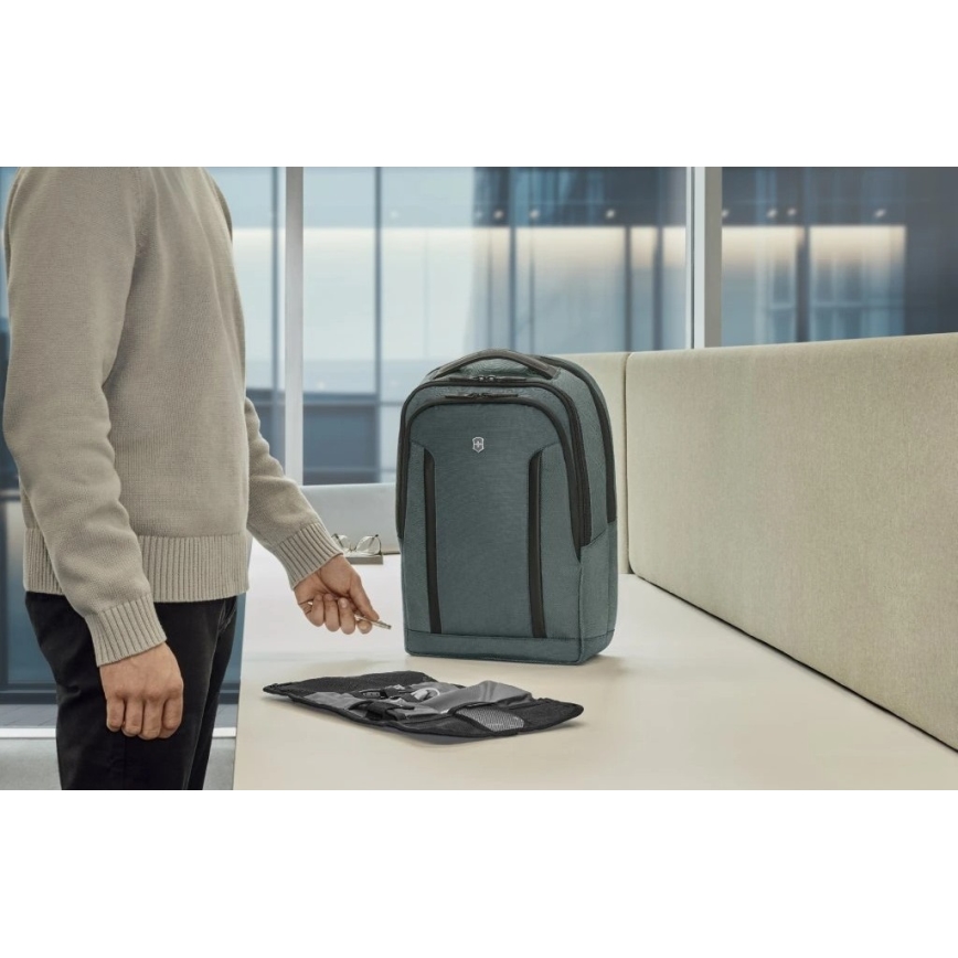 Victorinox - Laptop-Rucksack 15" Altmont Professional Deluxe Travel 25 l grün