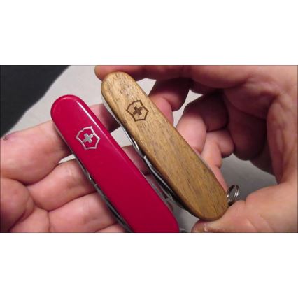 Victorinox - Multifunktionelles Taschenmesser 9,1 cm/14 Funktionen rot