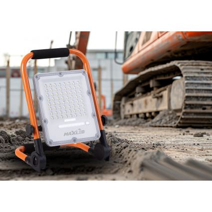 Dimmbarer, wiederaufladbarer LED-Akku-Fluter mit Stativ LED/50W/3,2V 4500K 5000 mAh IP65 orange