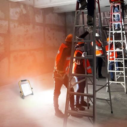 Wiederaufladbarer LED-Strahler mit Stativ LED/50W/3,2V 4500K 10000 mAh IP65 orange